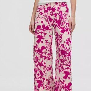 NWT Lululemon Swift Mid-Rise Wide-Leg pant